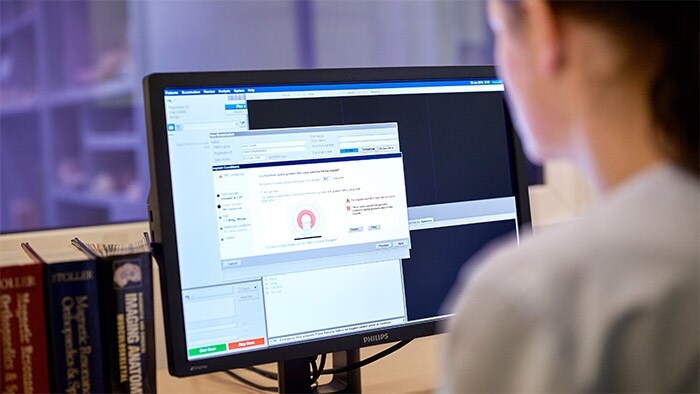Esami RM per pazienti con dispositivi cardiaci soggetti a condizioni specifiche in RM