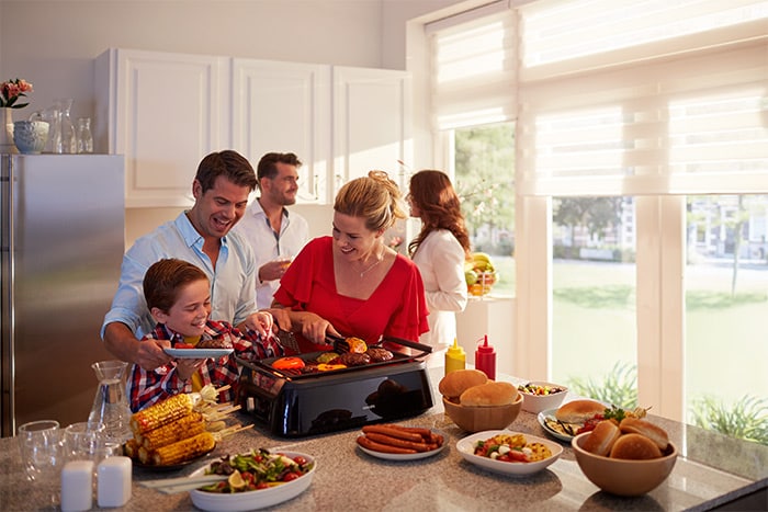 Barbecue da interno per grigliare in cucina senza fumo