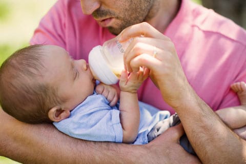 Guida per l’allattamento al biberon