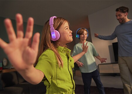 I bambini possono ascoltare la musica utilizzando le cuffie over ear Philips