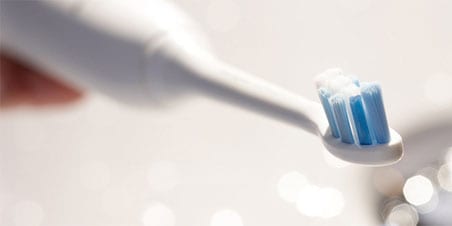 Macchie bianche sui denti: cause e rimedi