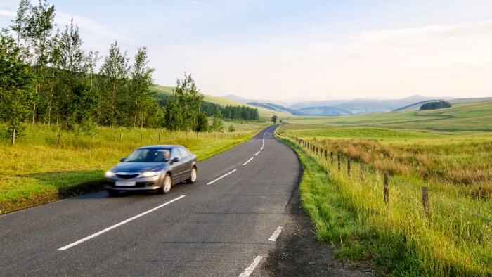 auto sulla strada