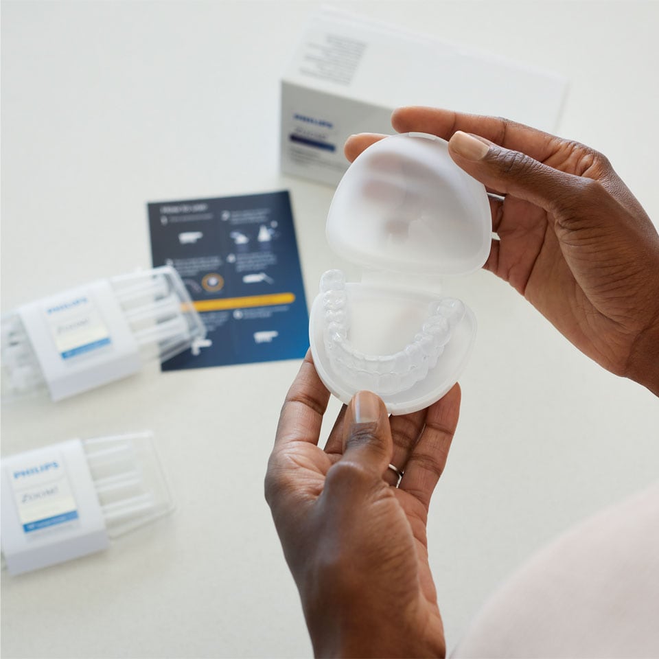 Impronta dentale retta con le mani