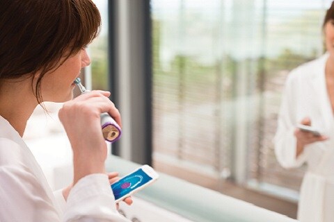  Come usare lo spazzolino elettrico: una pratica guida all'uso