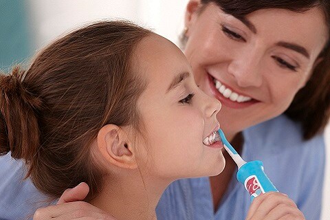 Come insegnare ai bambini a lavarsi i denti 