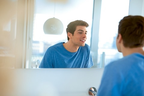 Quando lavare i denti? Le risposte ai dubbi più comuni