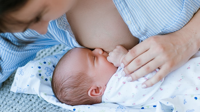 L’allattamento nei primi mesi: come organizzare il tempo con un bébé  in fase di allattamento