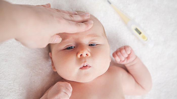 Come gestire la febbre nel neonato