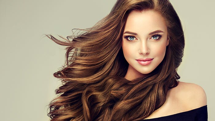 Capelli lucenti e morbidi: accessori e prodotti