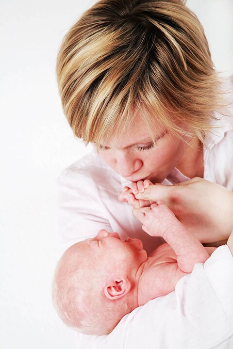 Mamma con neonato