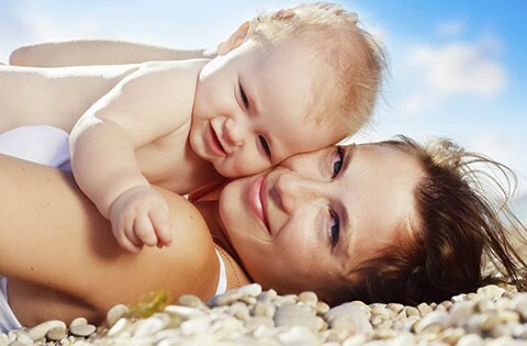 Consigli utili per la prima vacanza al mare con il bebè