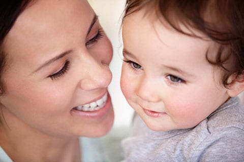 Mamma con bimbo piccolo