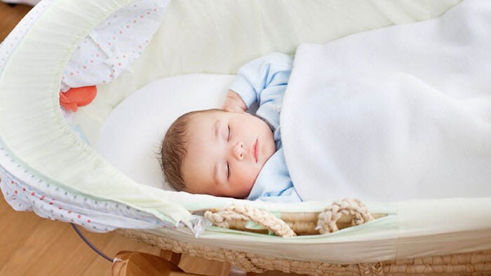 Il sonno del neonato: come cambia nei mesi? 