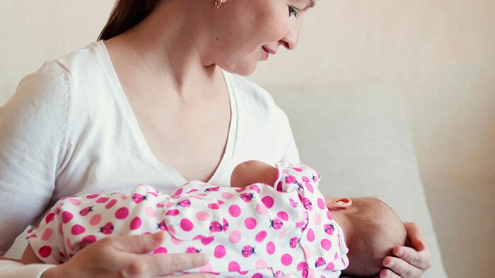 Cuscino da allattamento, a cosa serve e come si usa 