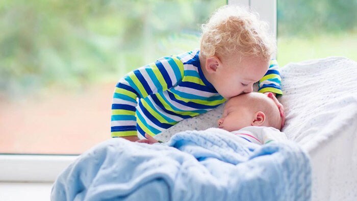 Come superare la gelosia quando arriva il fratellino 
