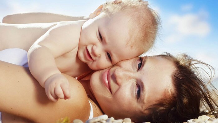 10 consigli per godersi il mare con il bebe: 