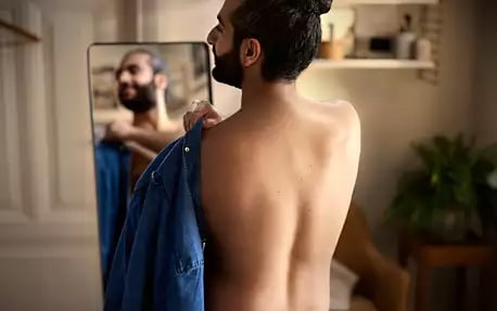 Depilazione uomo con il rasoio elettrico