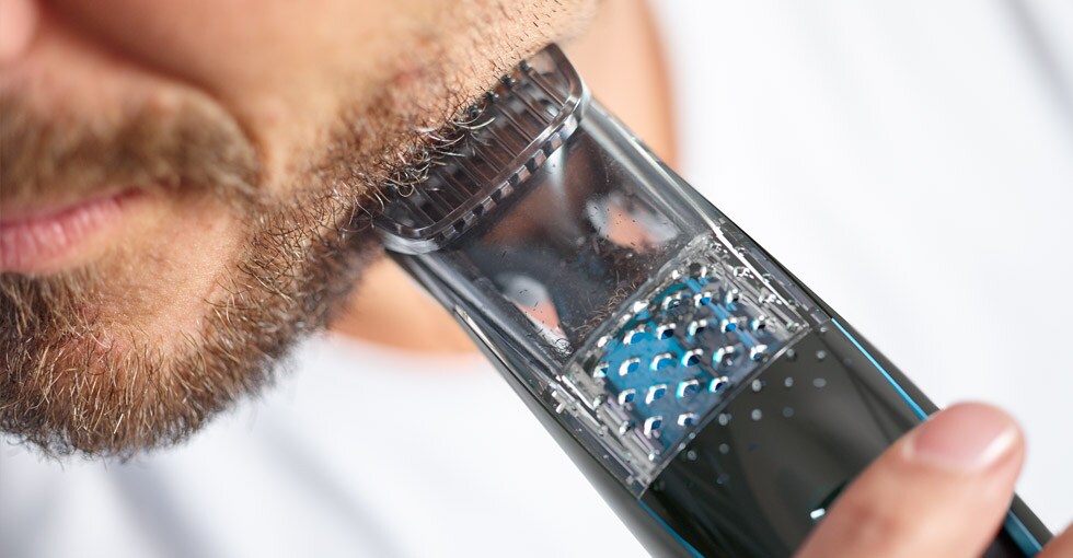 Come tenere il bagno pulito mentre ci si rasa la barba