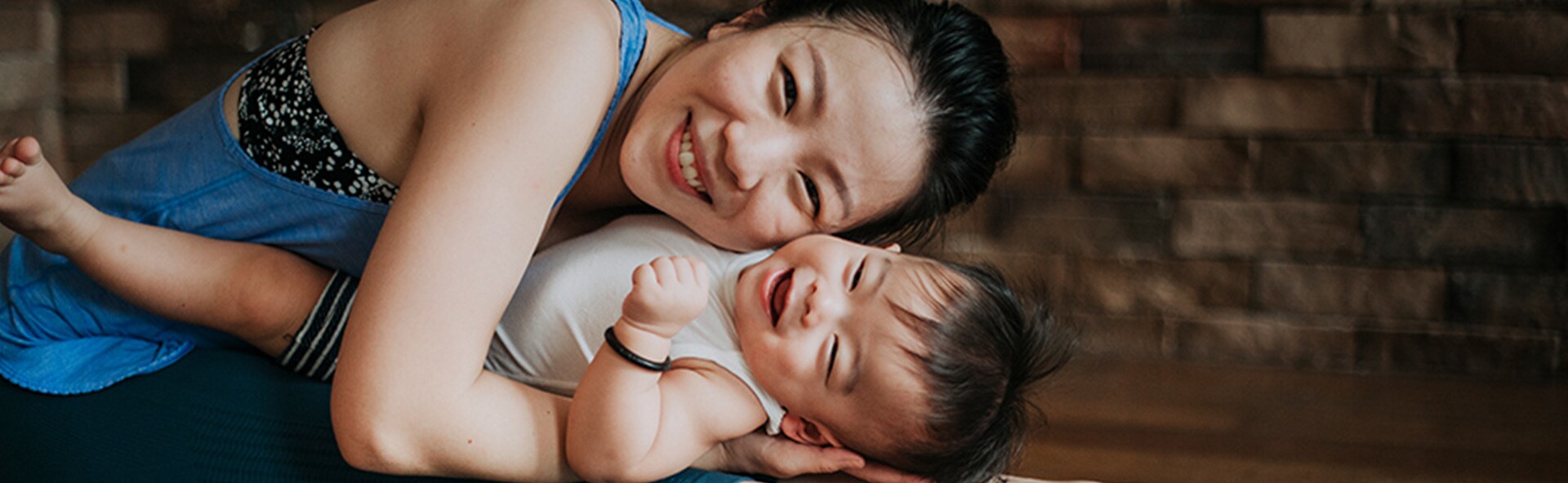 Esercizi con mamma e bambino