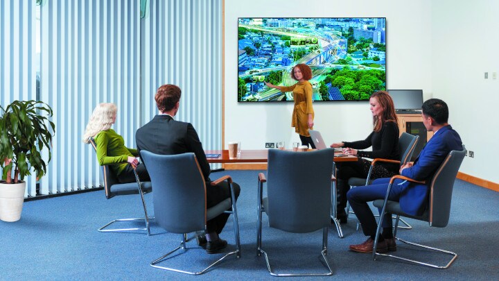 Monitor in una sala riunioni aziendale